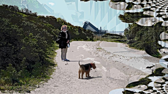 Femme sur la plage avec un chien